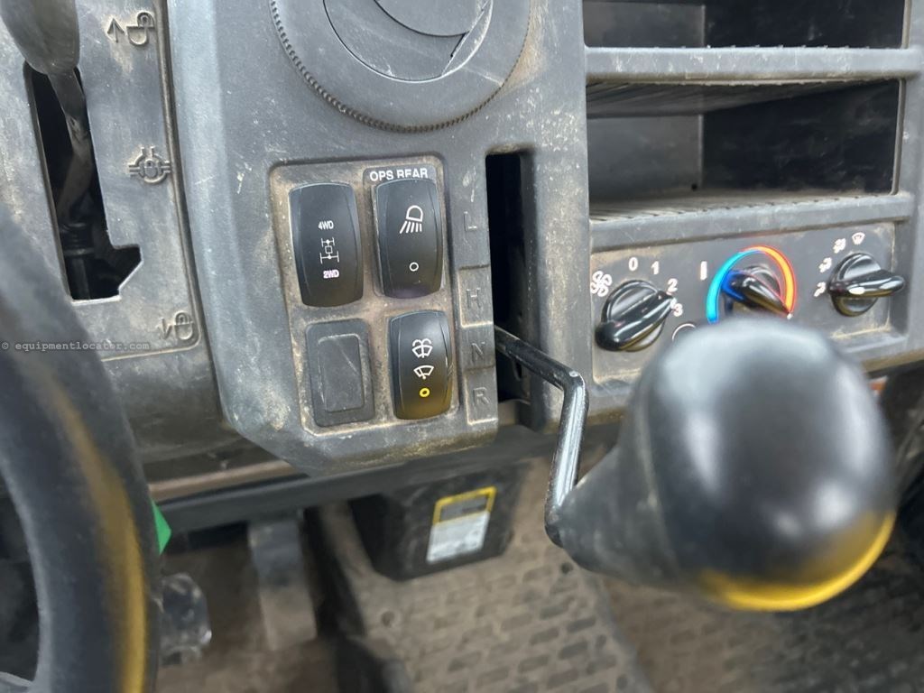 2020 John Deere XUV835M Image 41