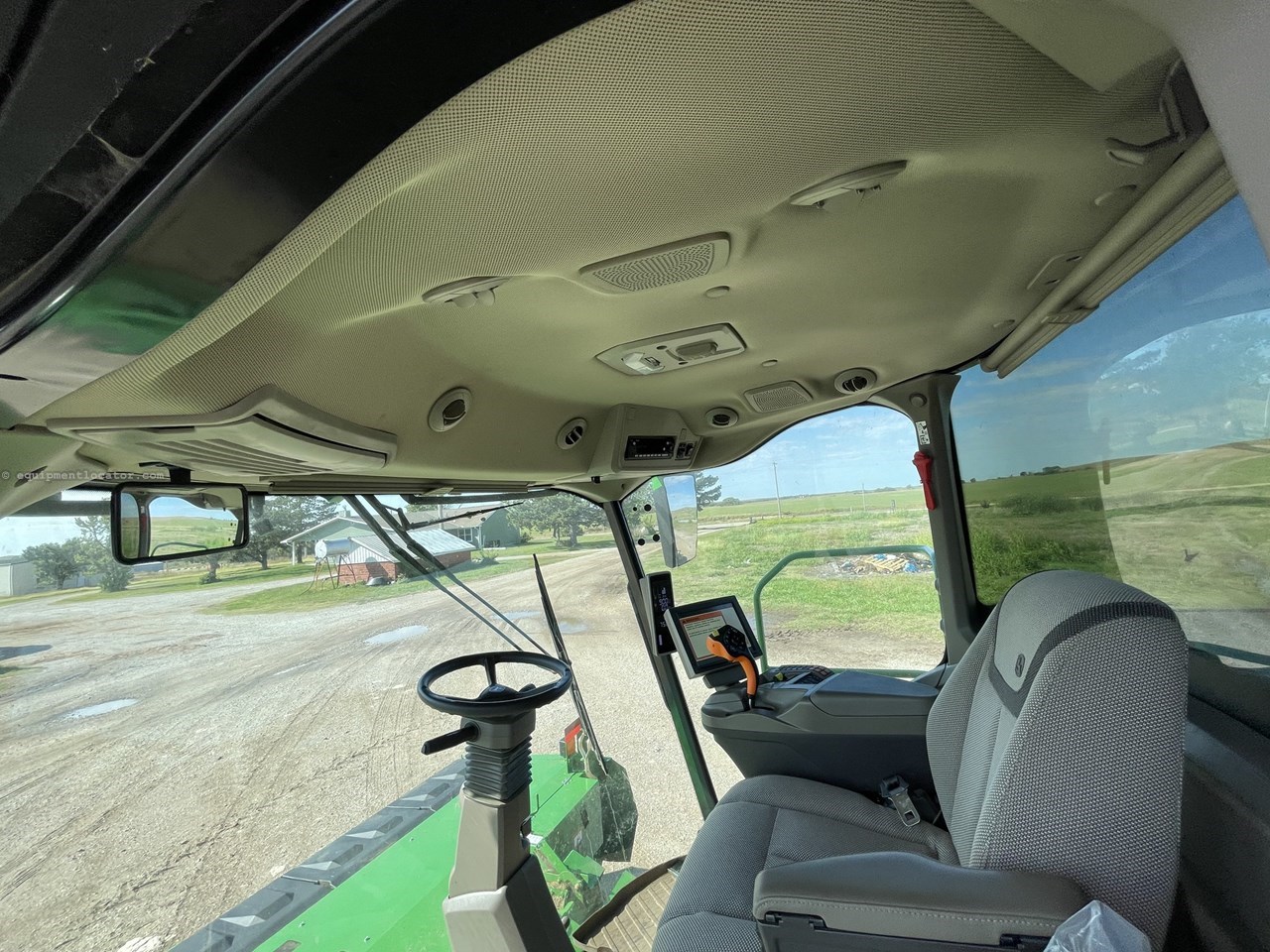 2023 John Deere W235R Image 26