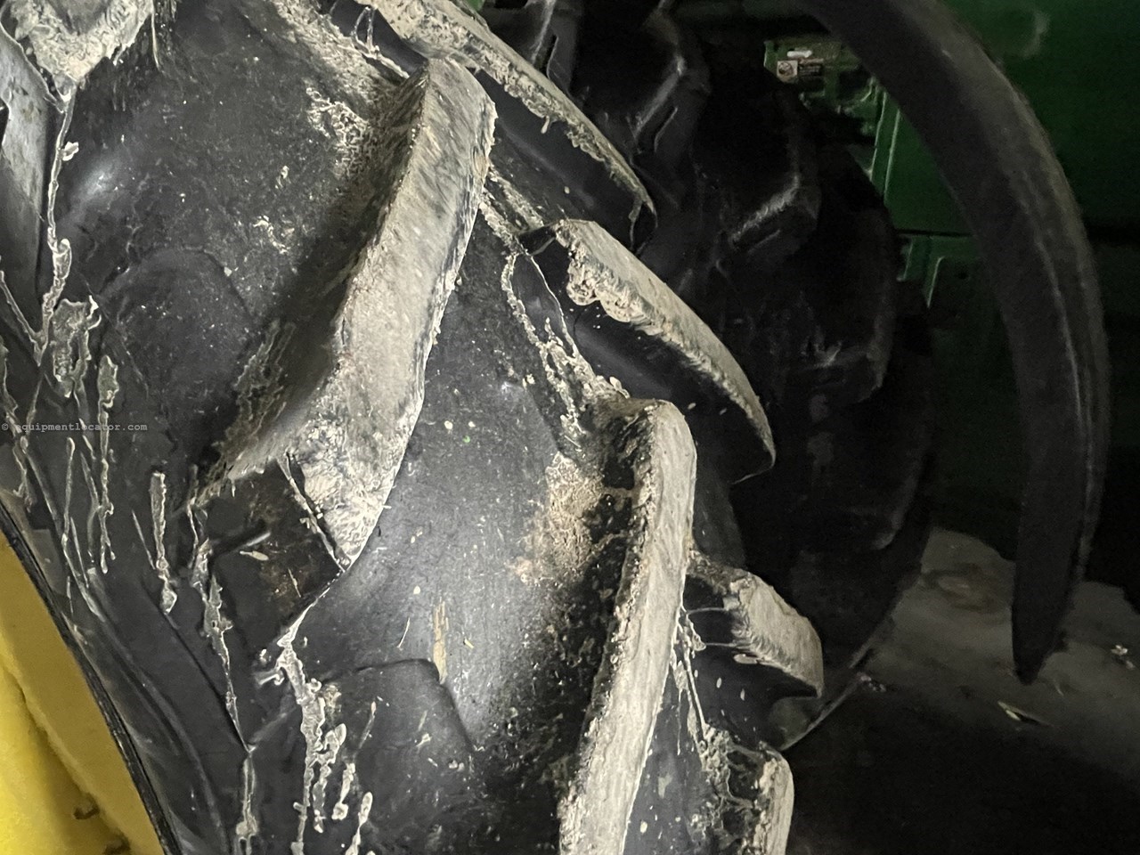 2010 John Deere 8320R Image 11