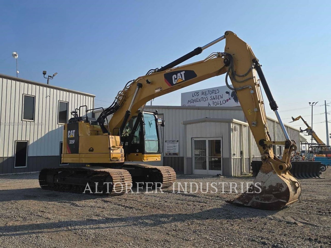 2018 Caterpillar 325FL CR Image 2
