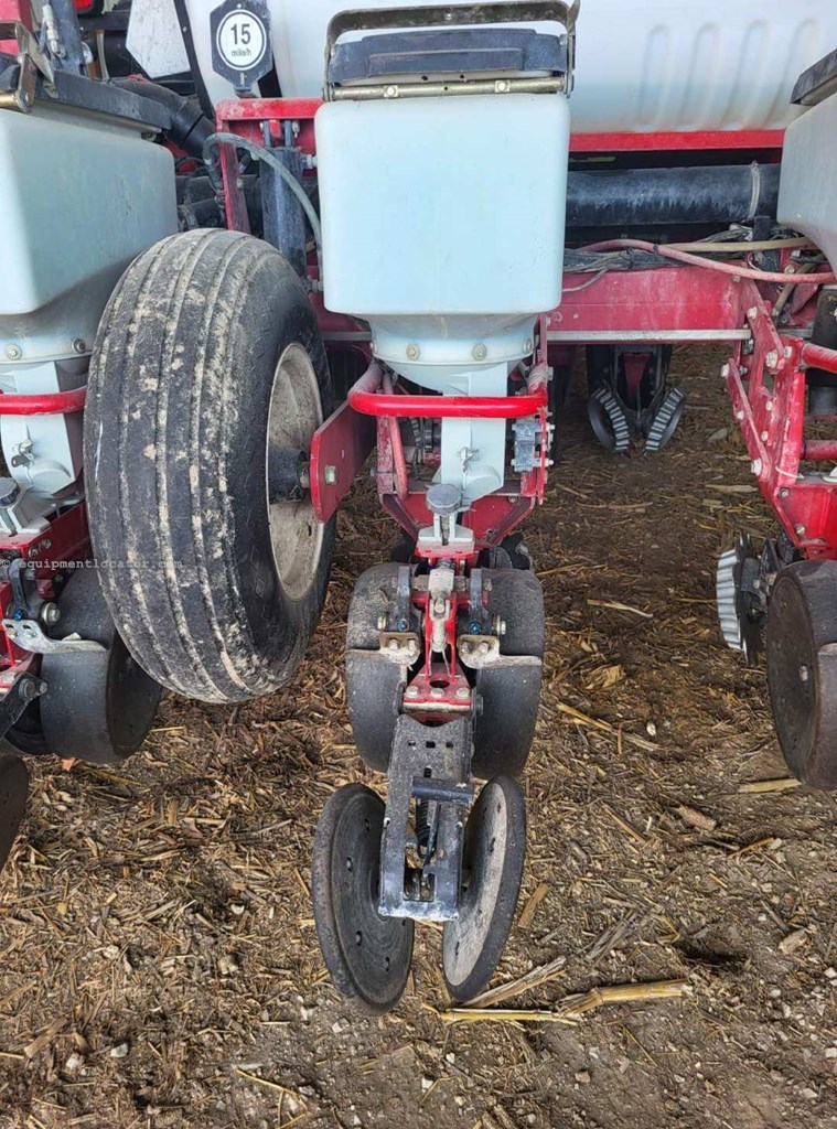 2013 White 8222 Image 10