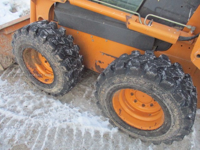 2007 Case 440 Image 6