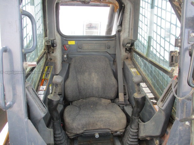 2014 John Deere 320E Image 10