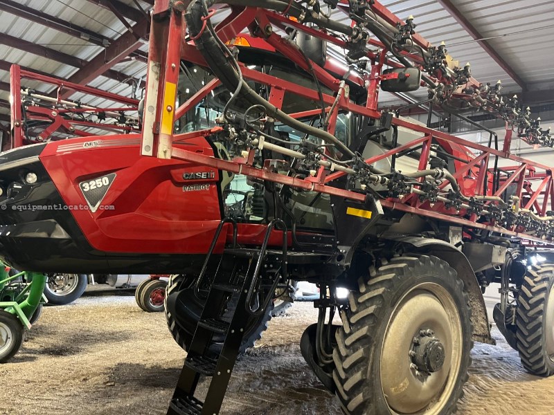 2023 Case IH PATRIOT 3250 Image 2