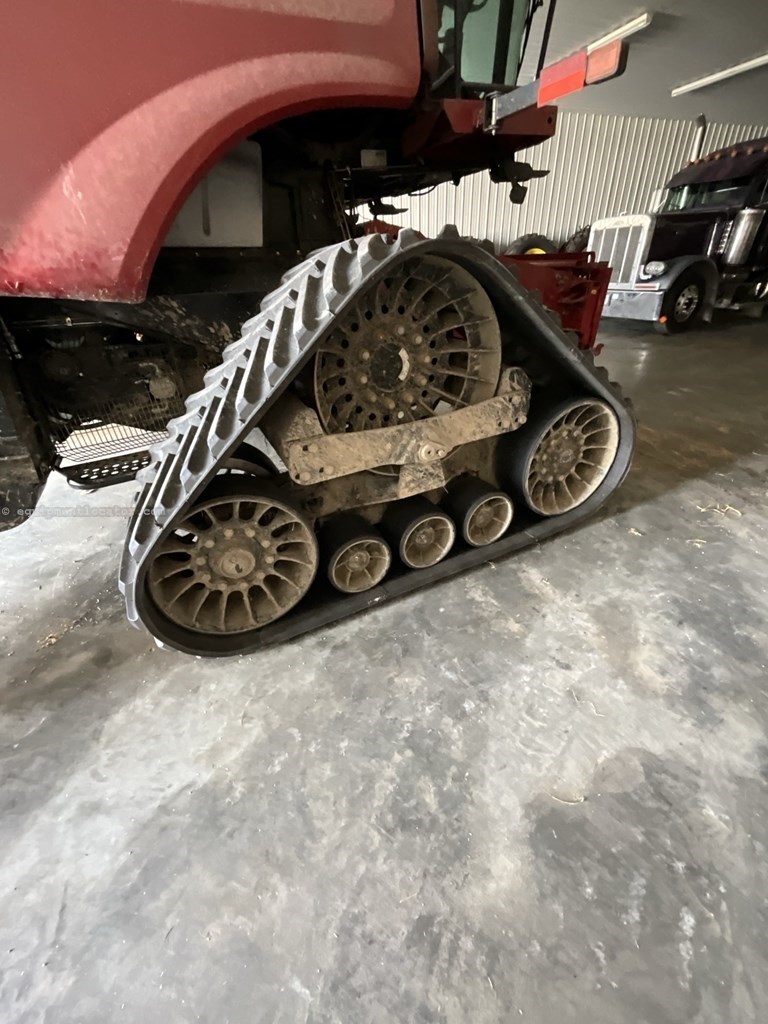 2015 Case IH 8240T Image 4