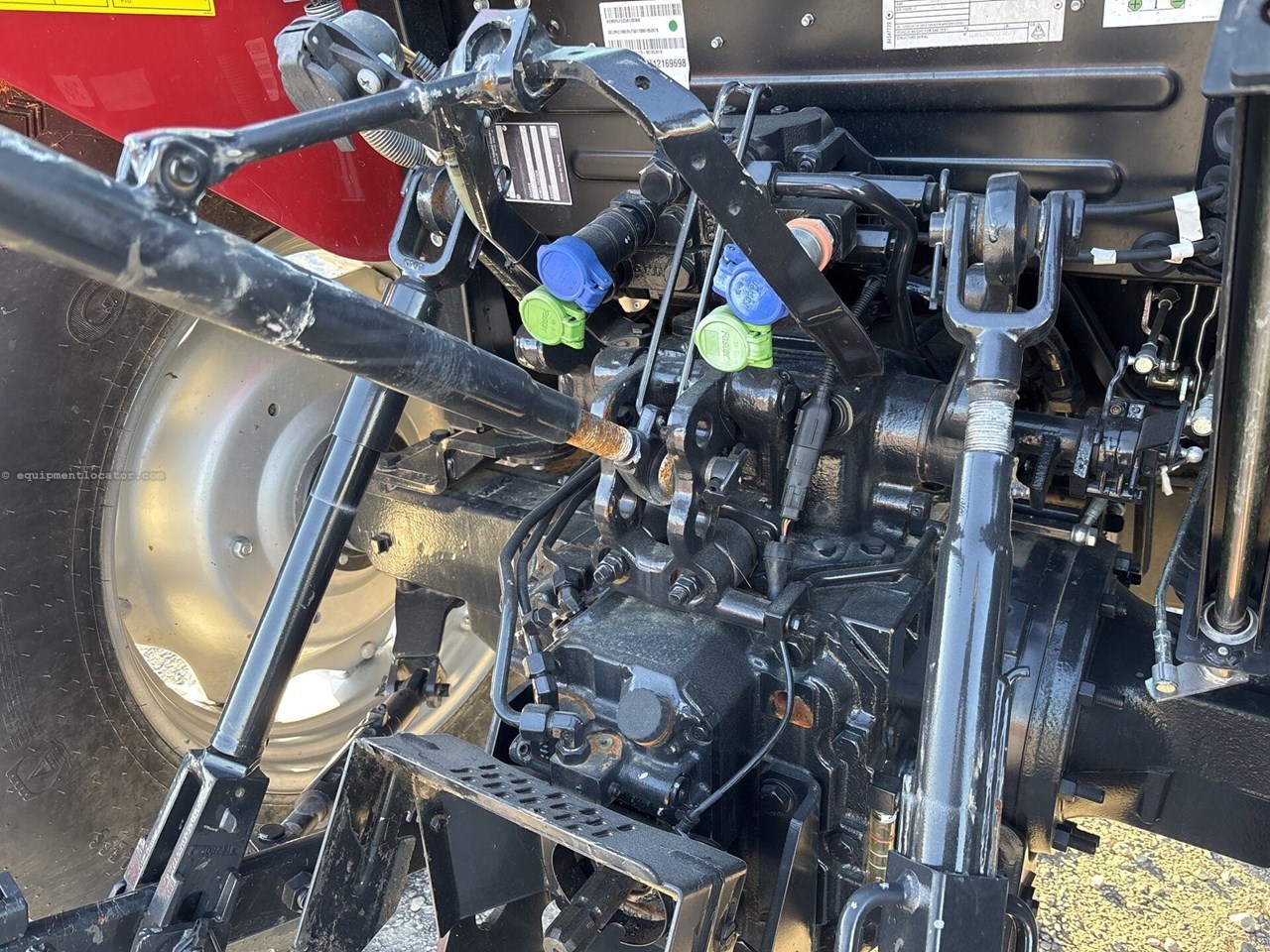 Case IH FARMALL 100C Image 4