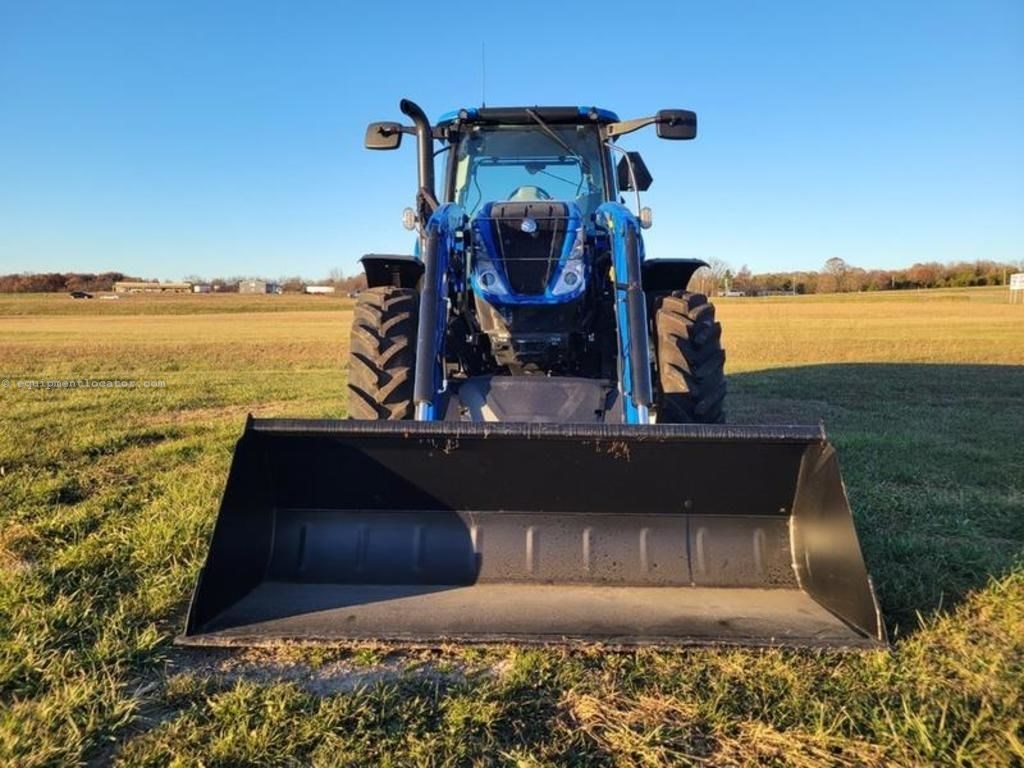 2025 New Holland T6 Series 180 Electro Command™ Image 2