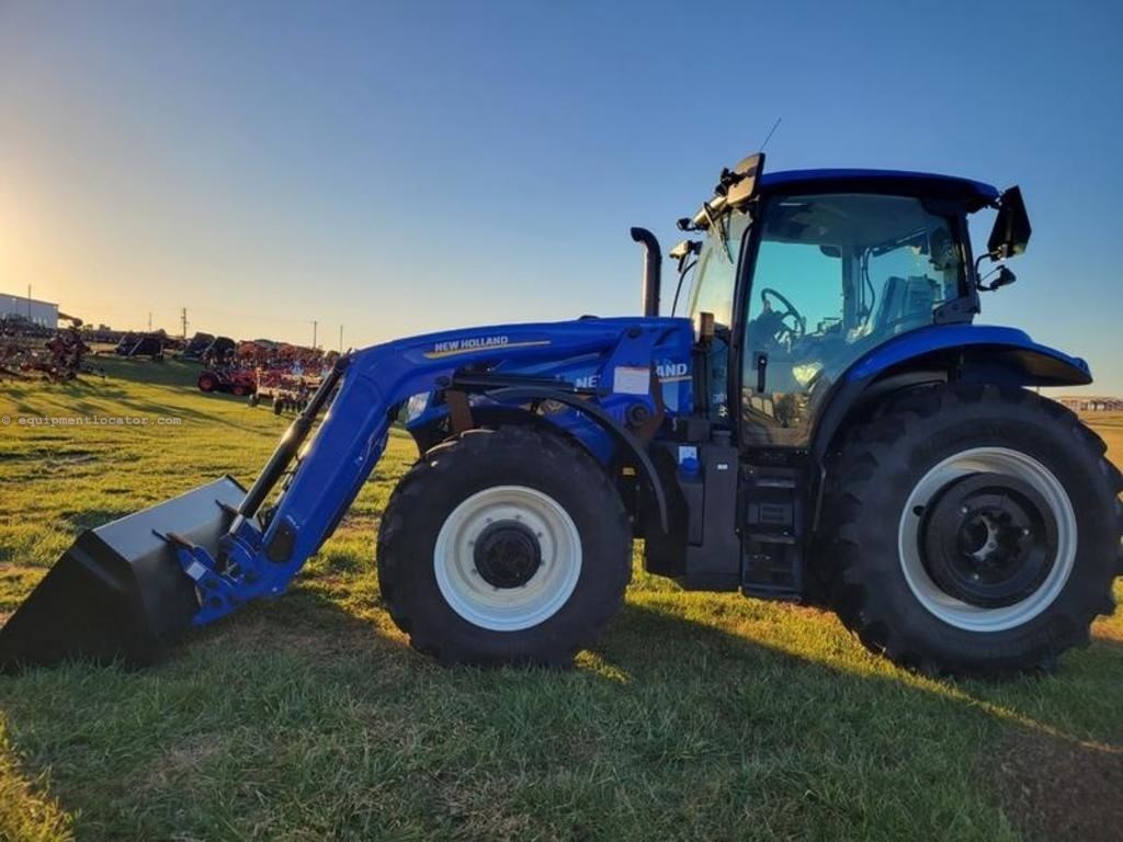 2025 New Holland T6 Series 180 Electro Command™ Image 5