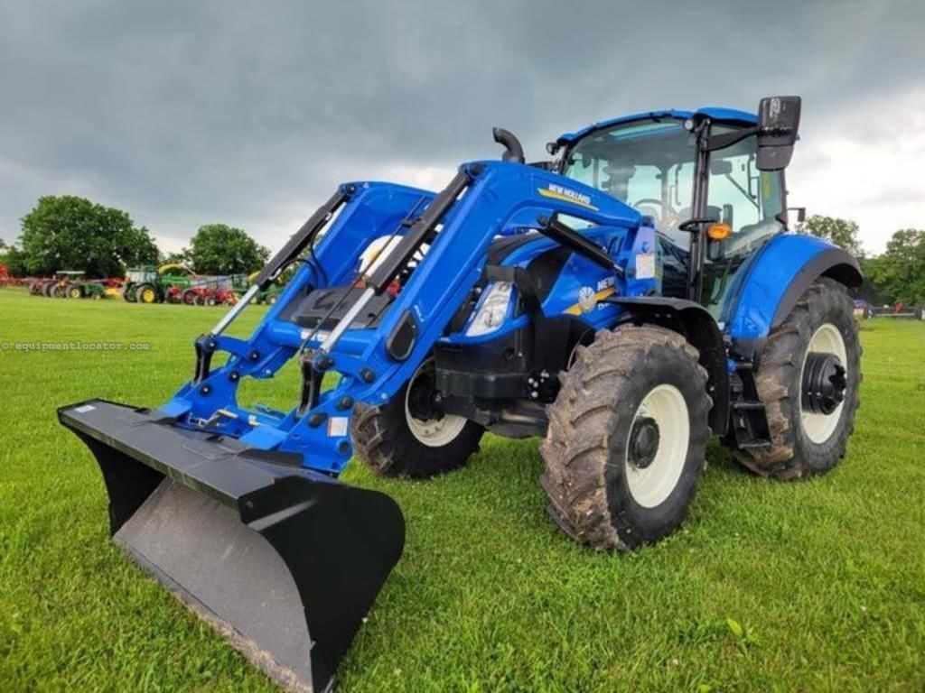 2025 New Holland T5 Series 120 Electro Command™ Image 3