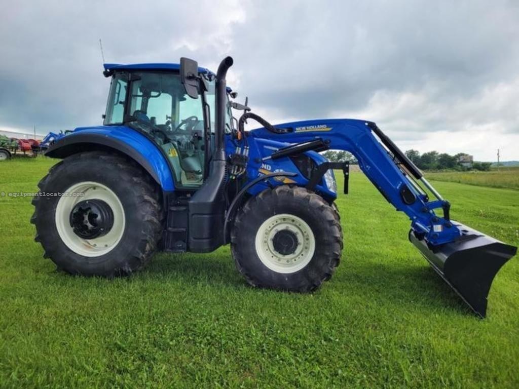 2025 New Holland T5 Series 120 Electro Command™ Image 4