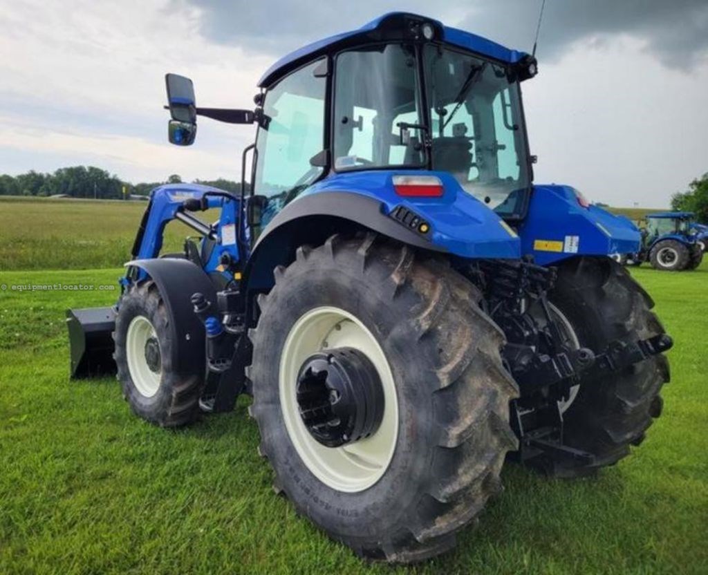 2025 New Holland T5 Series 120 Electro Command™ Image 6