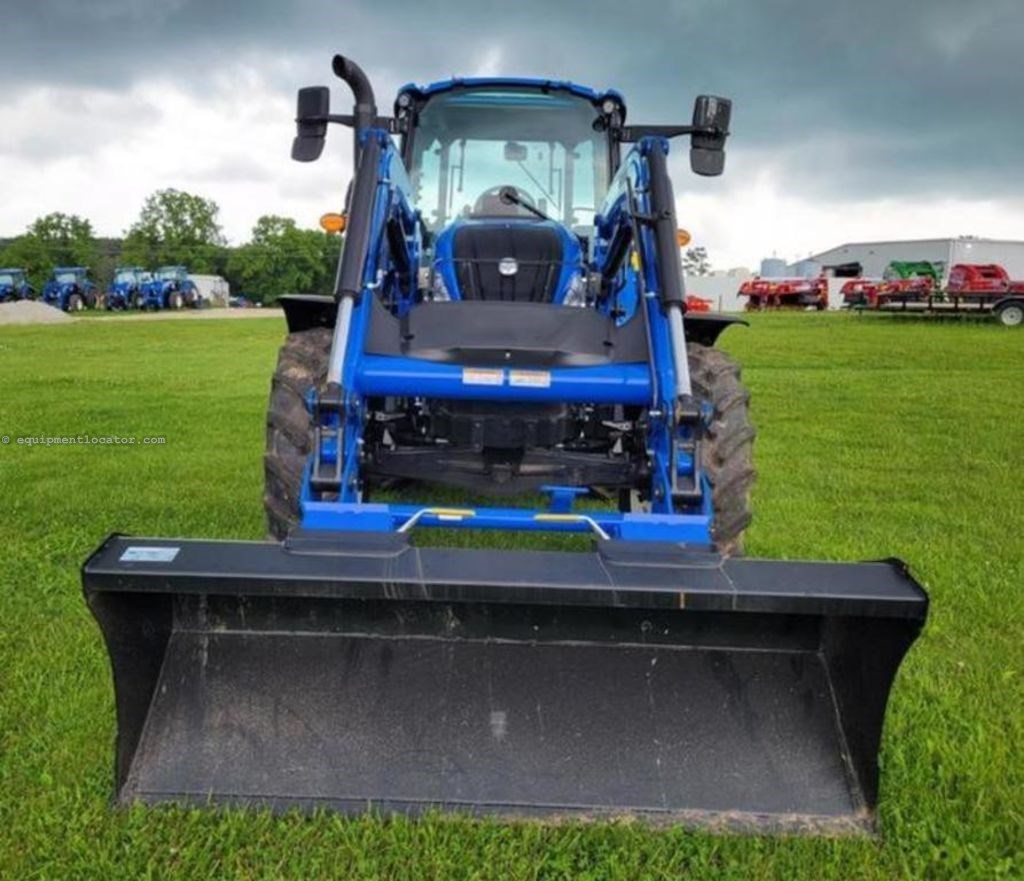 2025 New Holland T5 Series 120 Electro Command™ Image 2