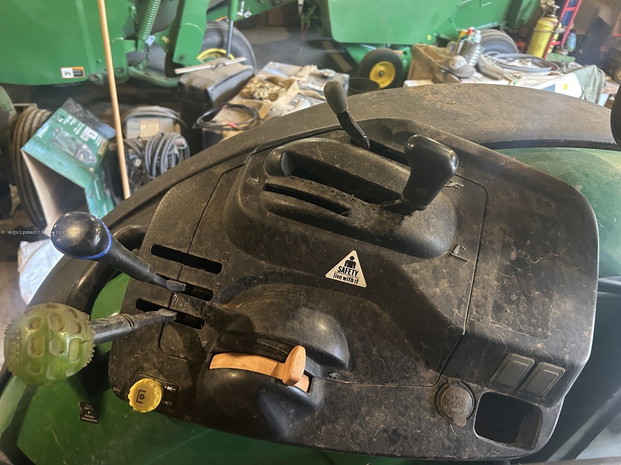 2015 John Deere 5085E Image 10