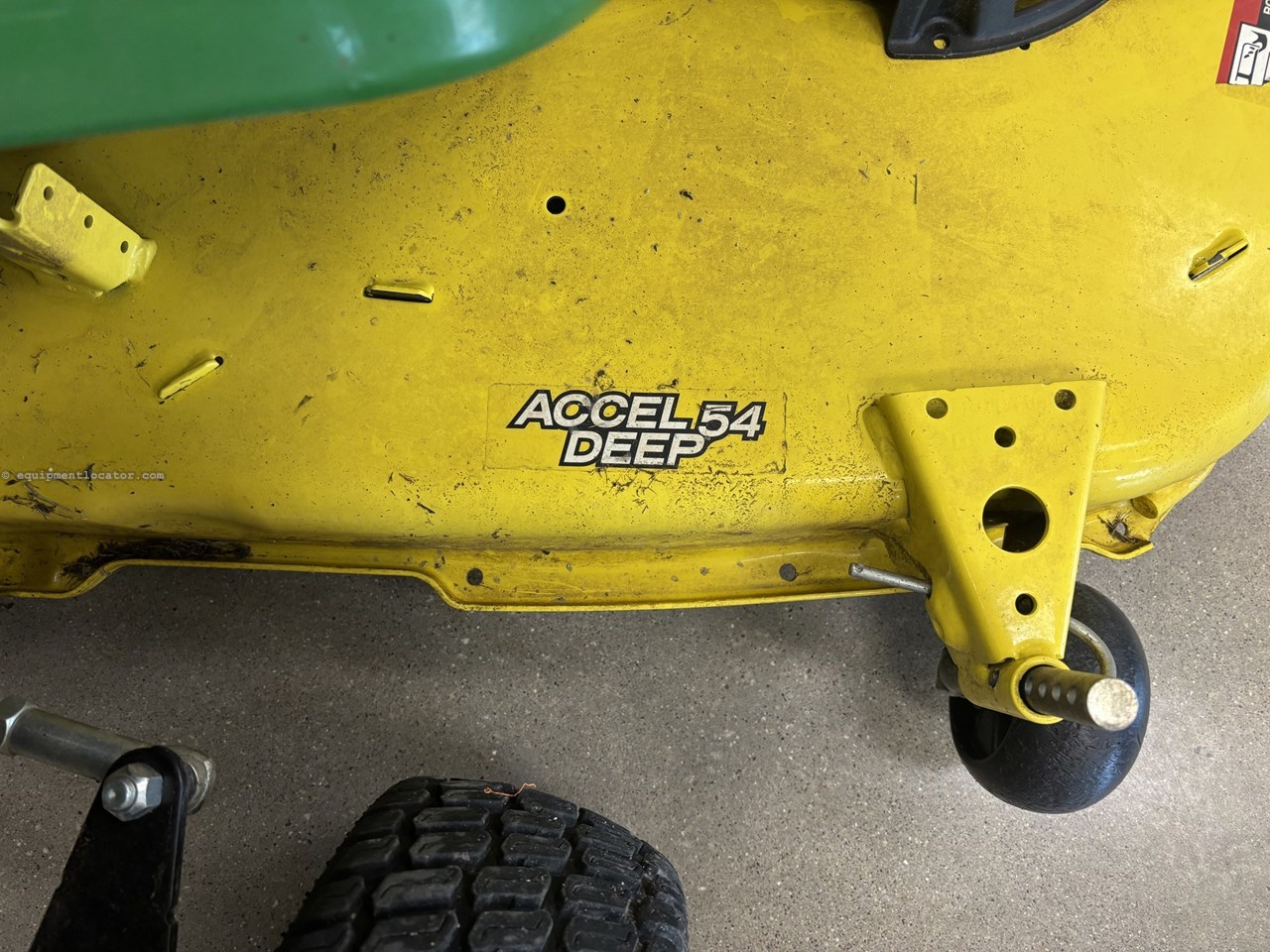 2022 John Deere X390 Image 4