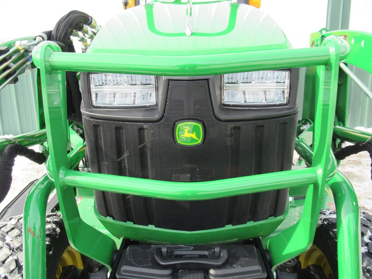 2022 John Deere 2025R Image 11