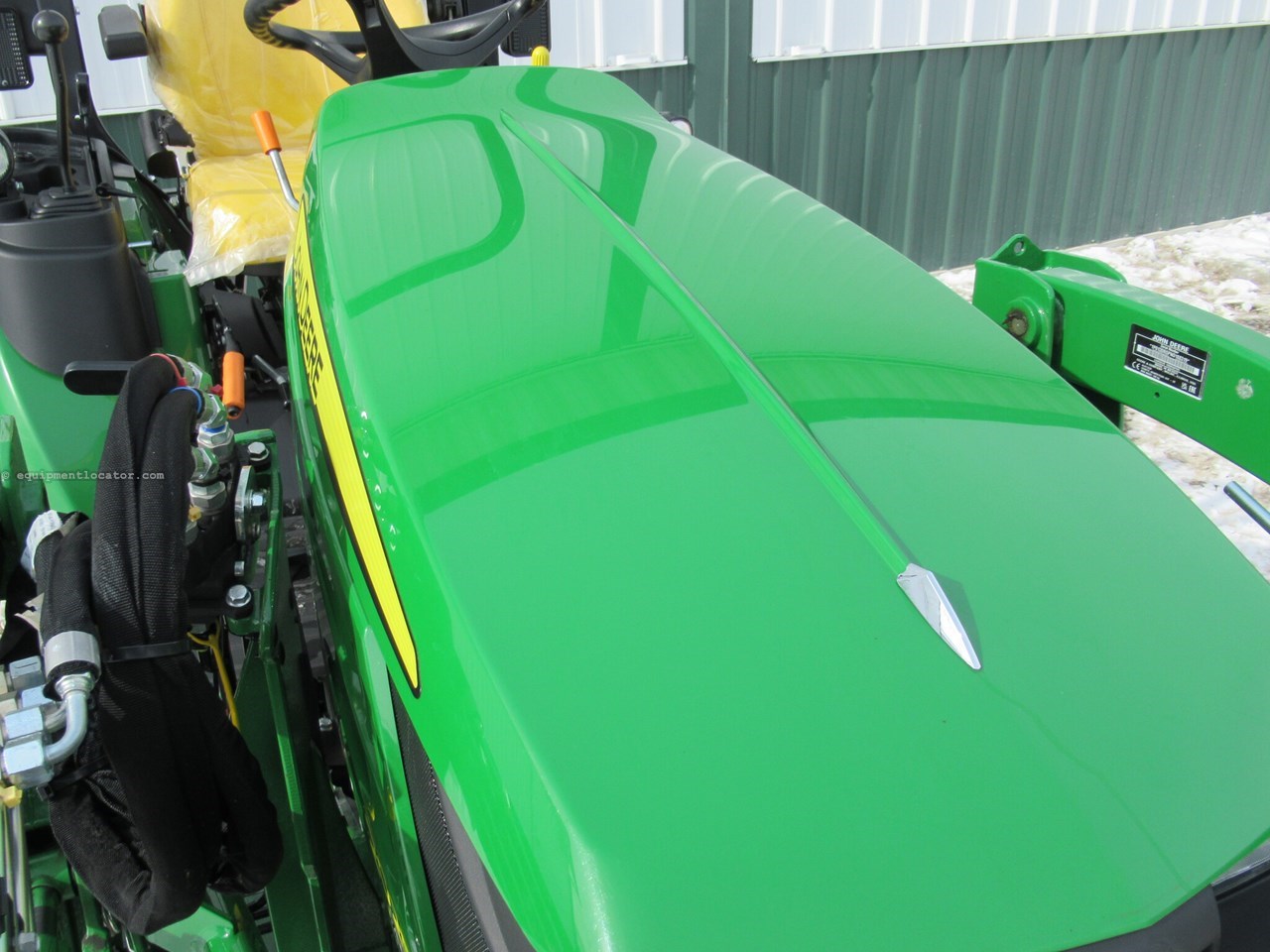 2022 John Deere 2025R Image 13