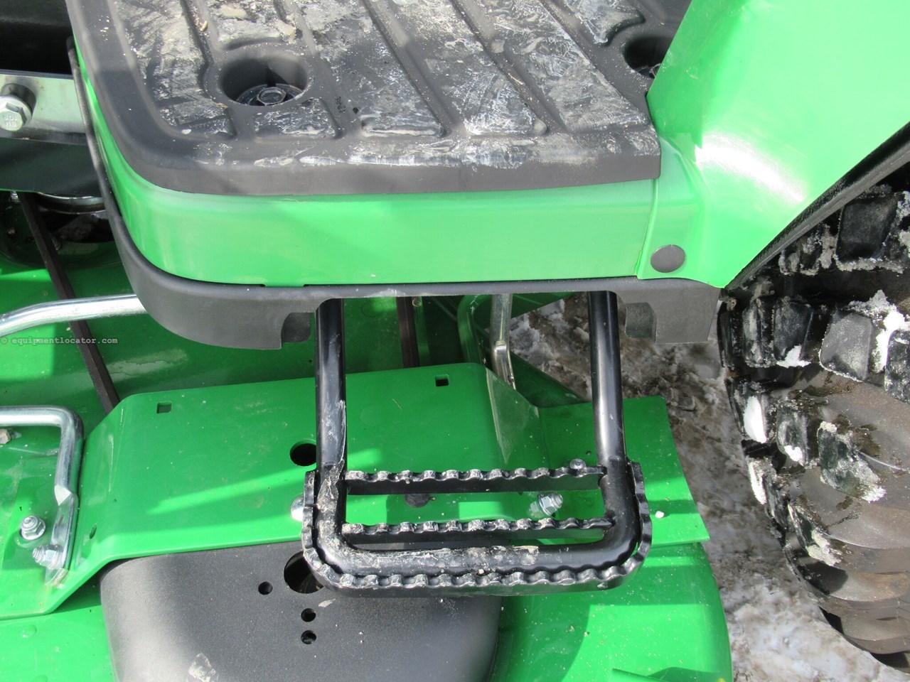 2022 John Deere 2025R Image 17