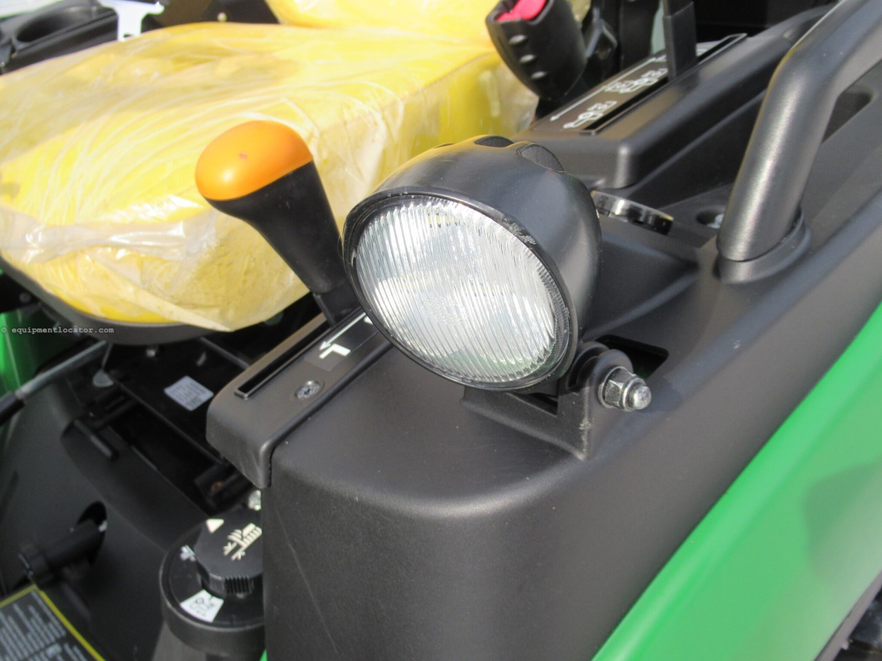 2022 John Deere 2025R Image 19