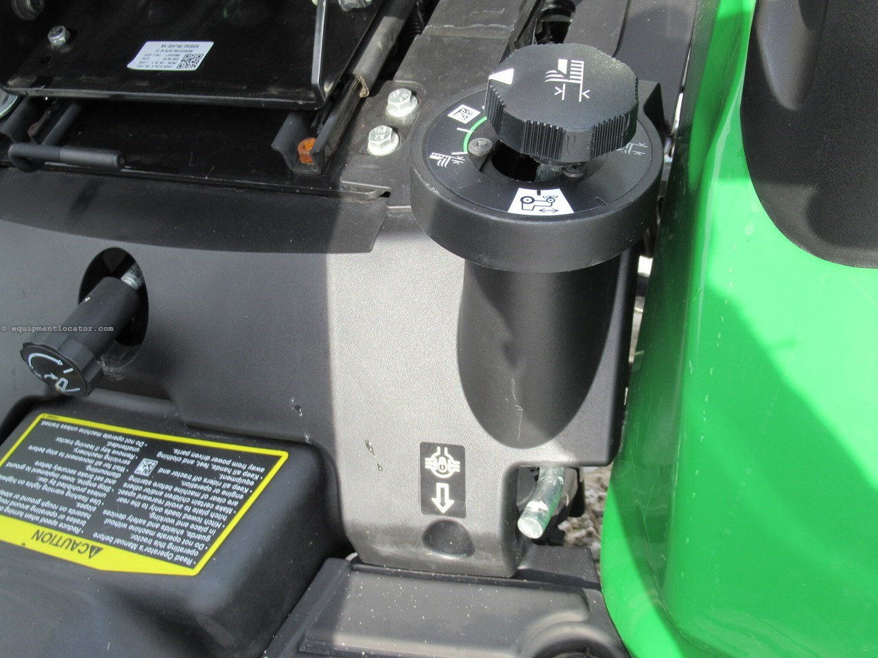 2022 John Deere 2025R Image 20