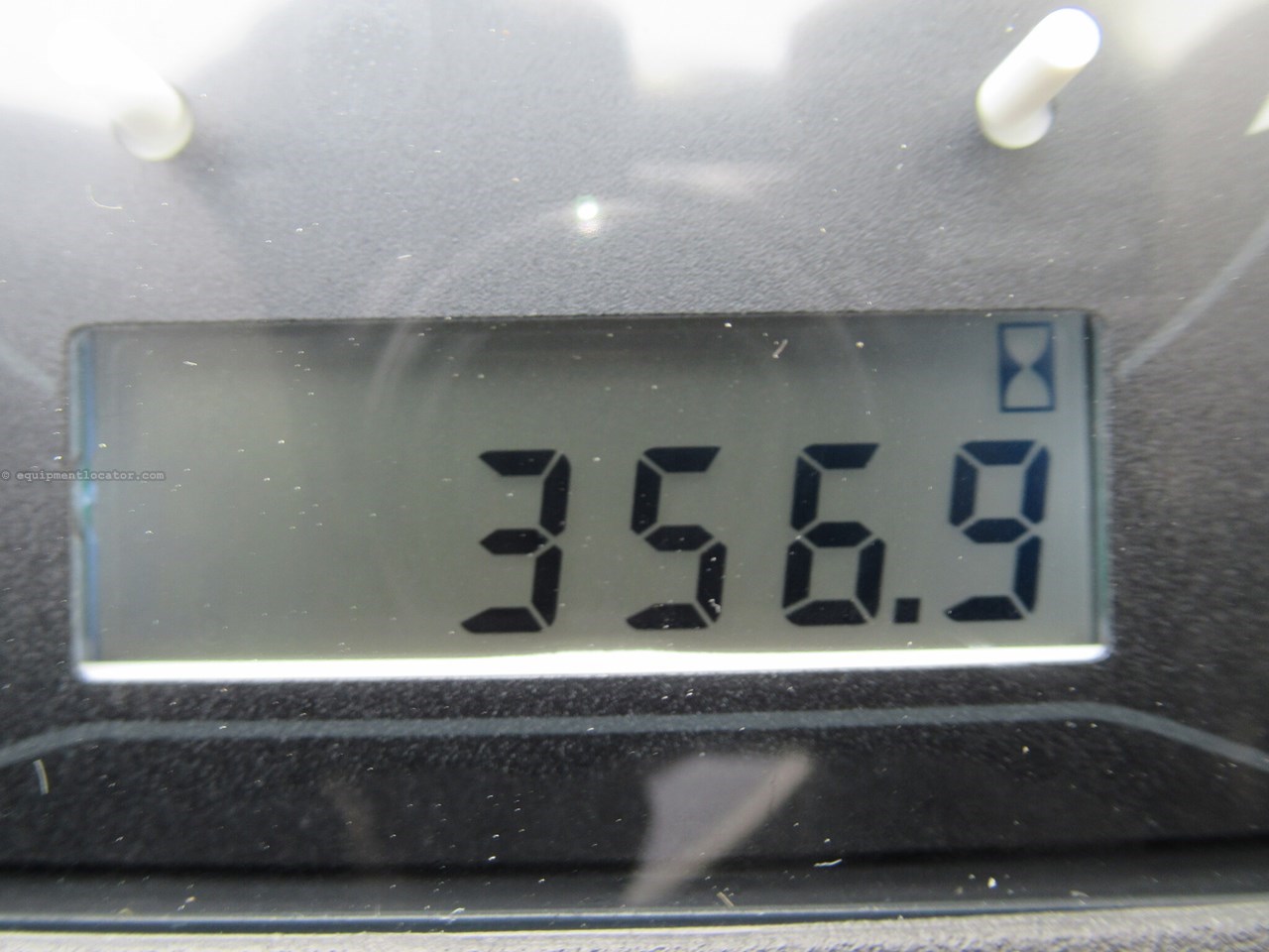 2022 John Deere 2025R Image 28