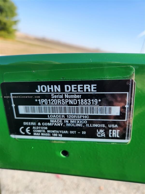 2022 John Deere 2025R Image 30