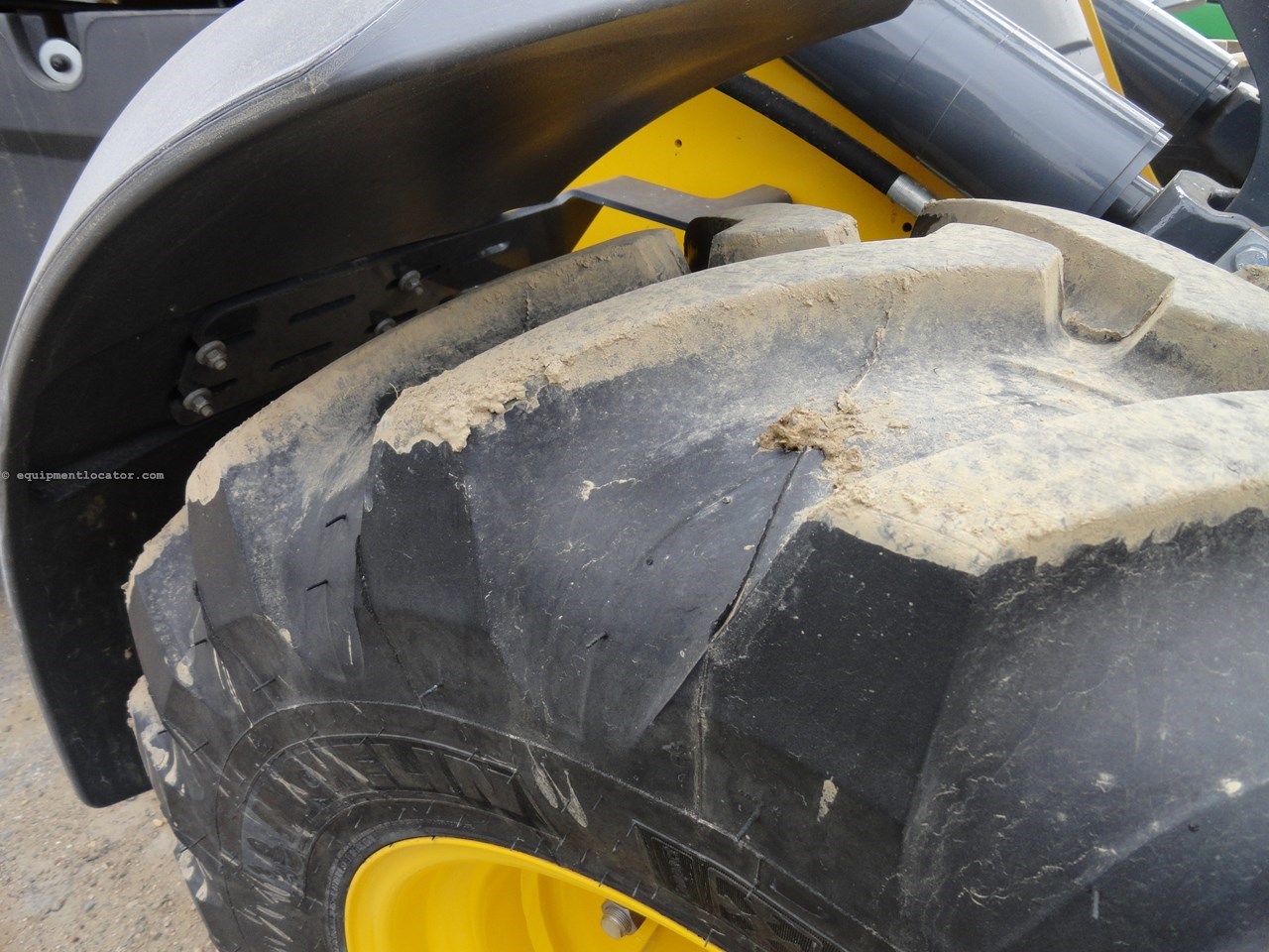 2021 John Deere 324L Image 15