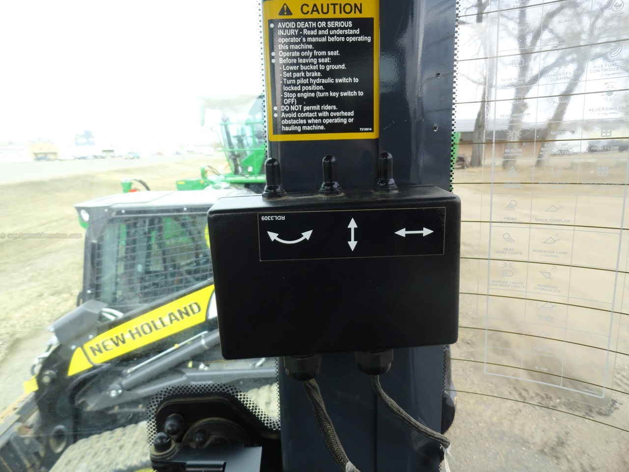 2021 John Deere 324L Image 22