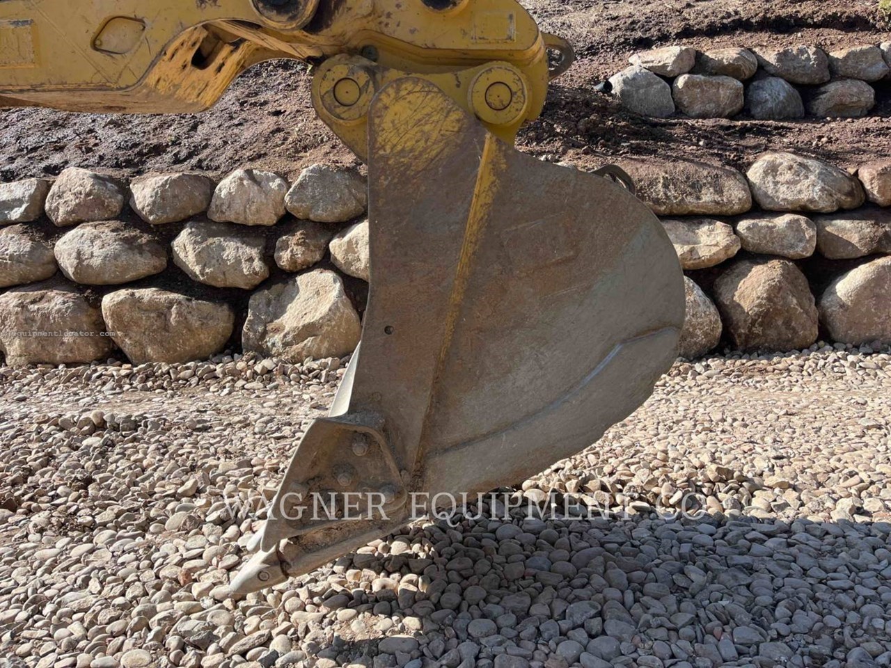 2022 Caterpillar 325 THB Image 19