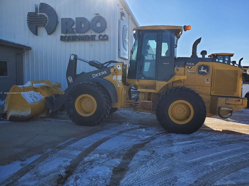 2022 John Deere 544P Image 2