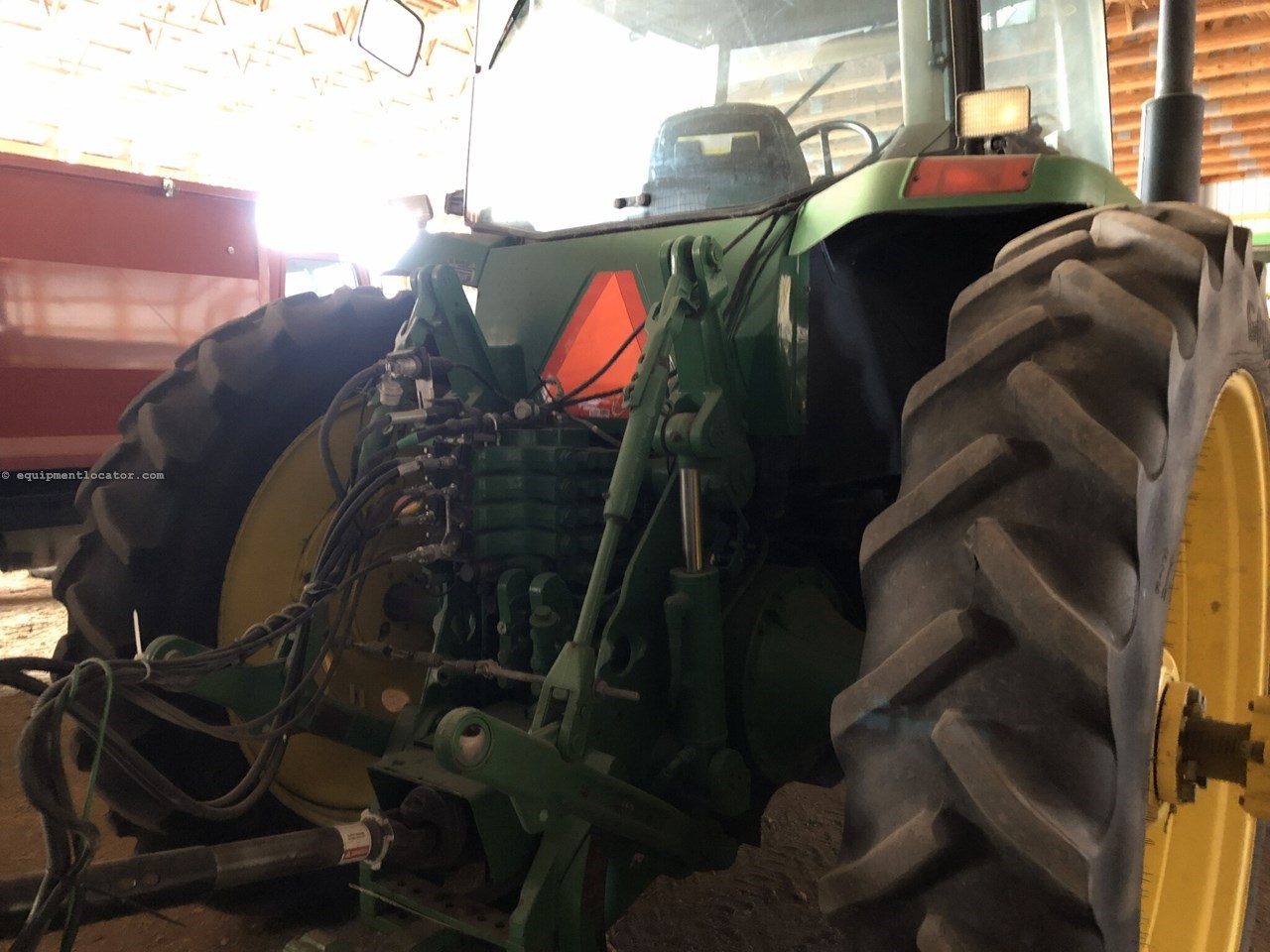 1998 John Deere 8200 Image 2