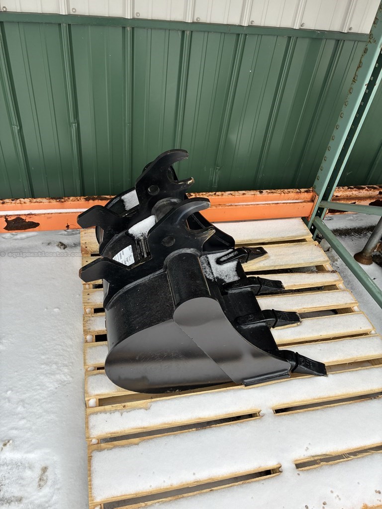 2024 John Deere 24" HEAVEY DUTY MINI EX BUCKET 35G/P Image 2