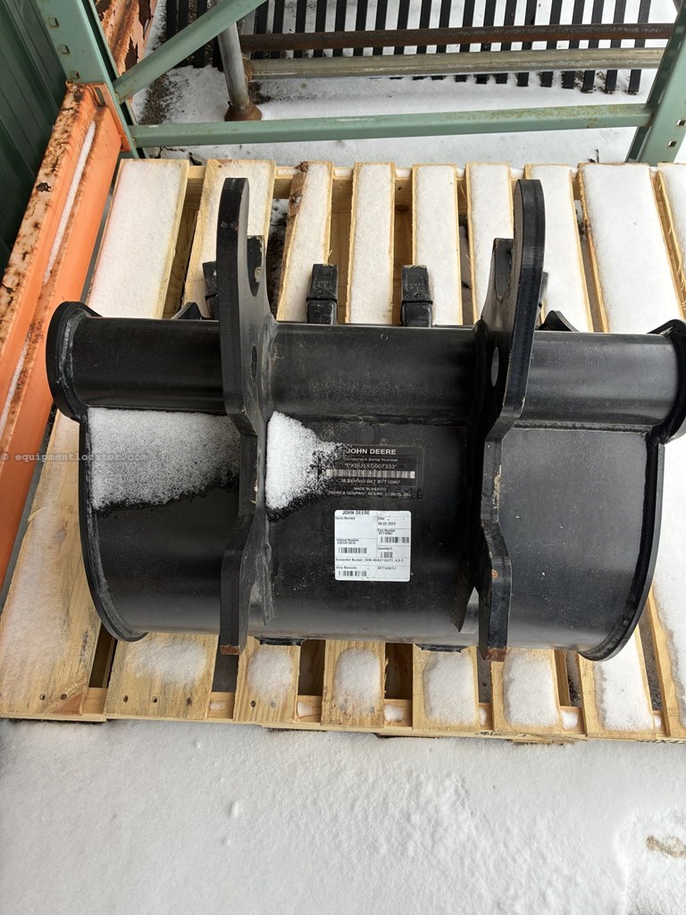 2024 John Deere 24" HEAVEY DUTY MINI EX BUCKET 35G/P Image 4