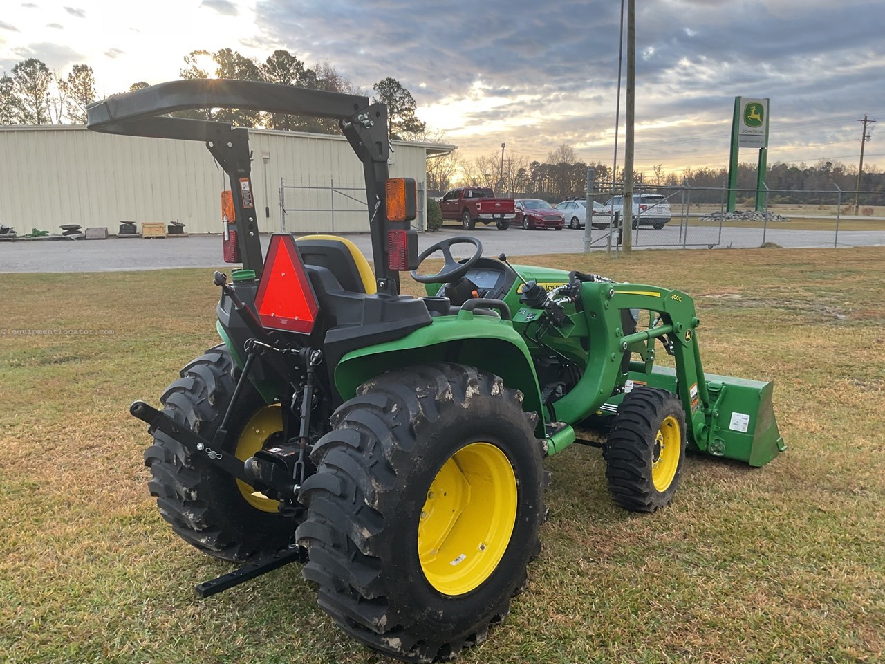 2025 John Deere 3025E Image 5