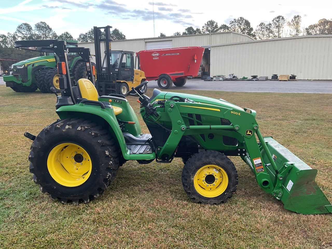 2025 John Deere 3025E Image 6