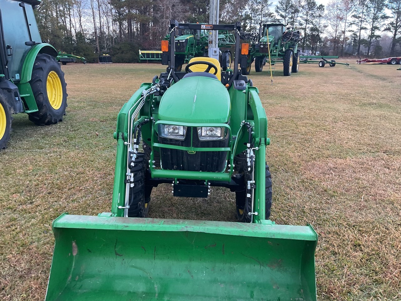 2025 John Deere 3025E Image 7