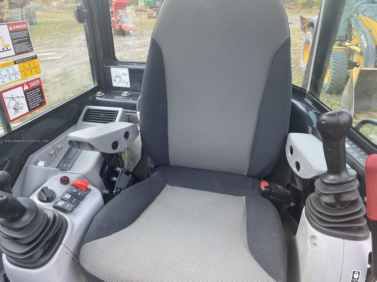 2024 John Deere 35 P Image 20