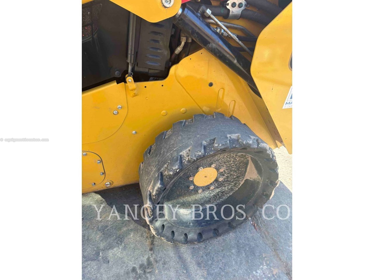 2025 Caterpillar 272D3XE Image 13