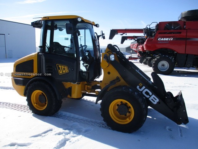 2021 JCB 407 T4 Image 4