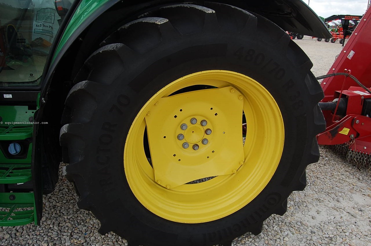 2020 John Deere 6120M Image 10