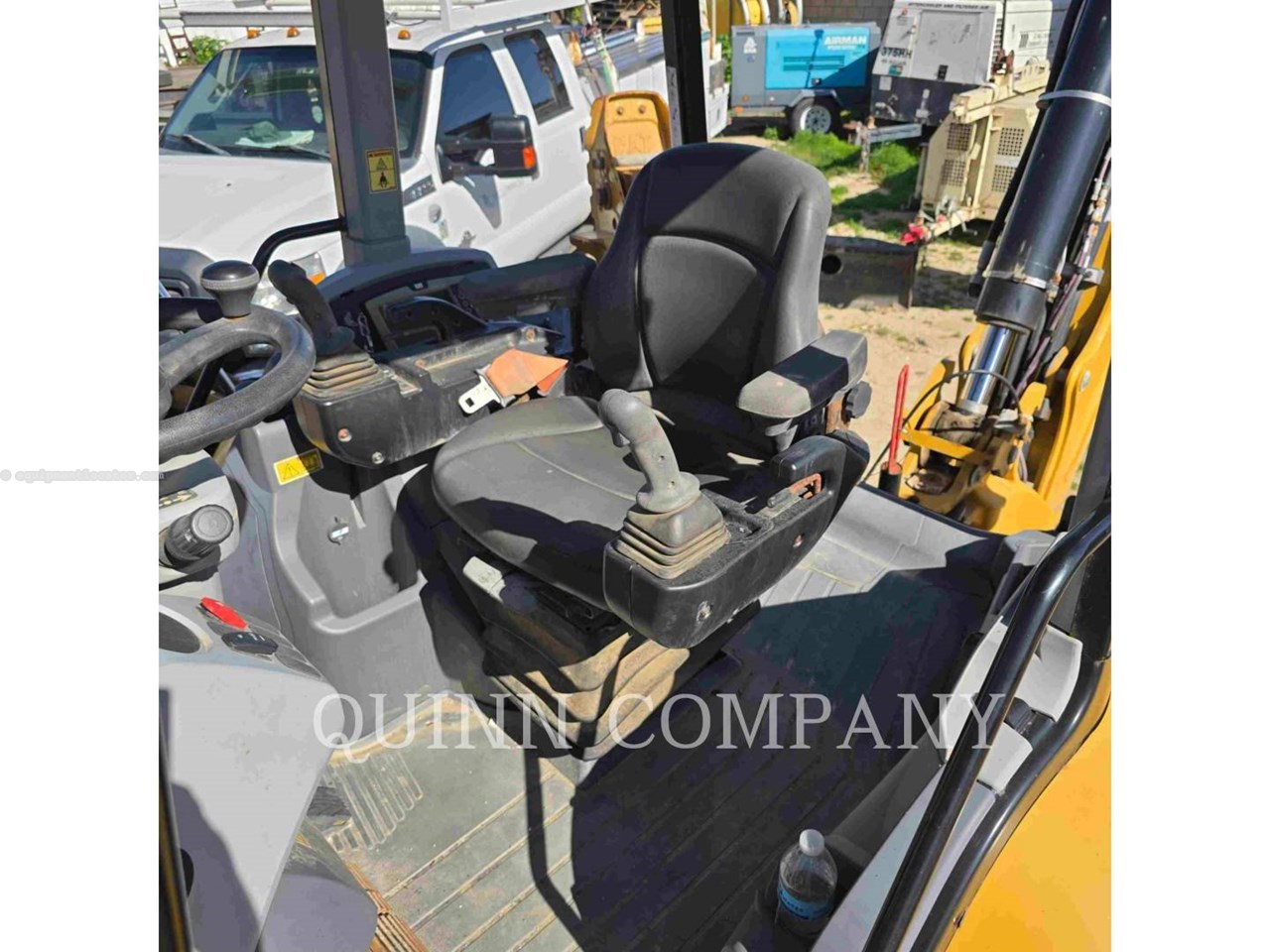 2019 Caterpillar 450 Image 10