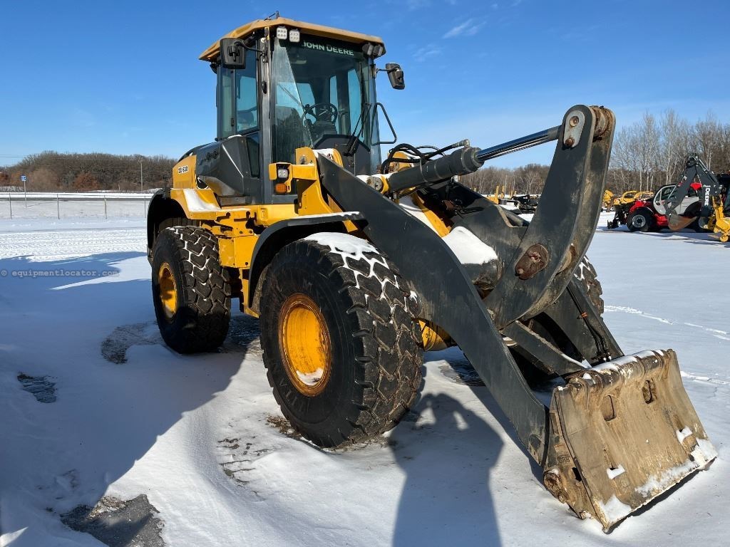 2023 John Deere 624P Image 3