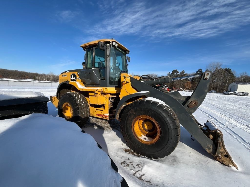 2023 John Deere 624P Image 4