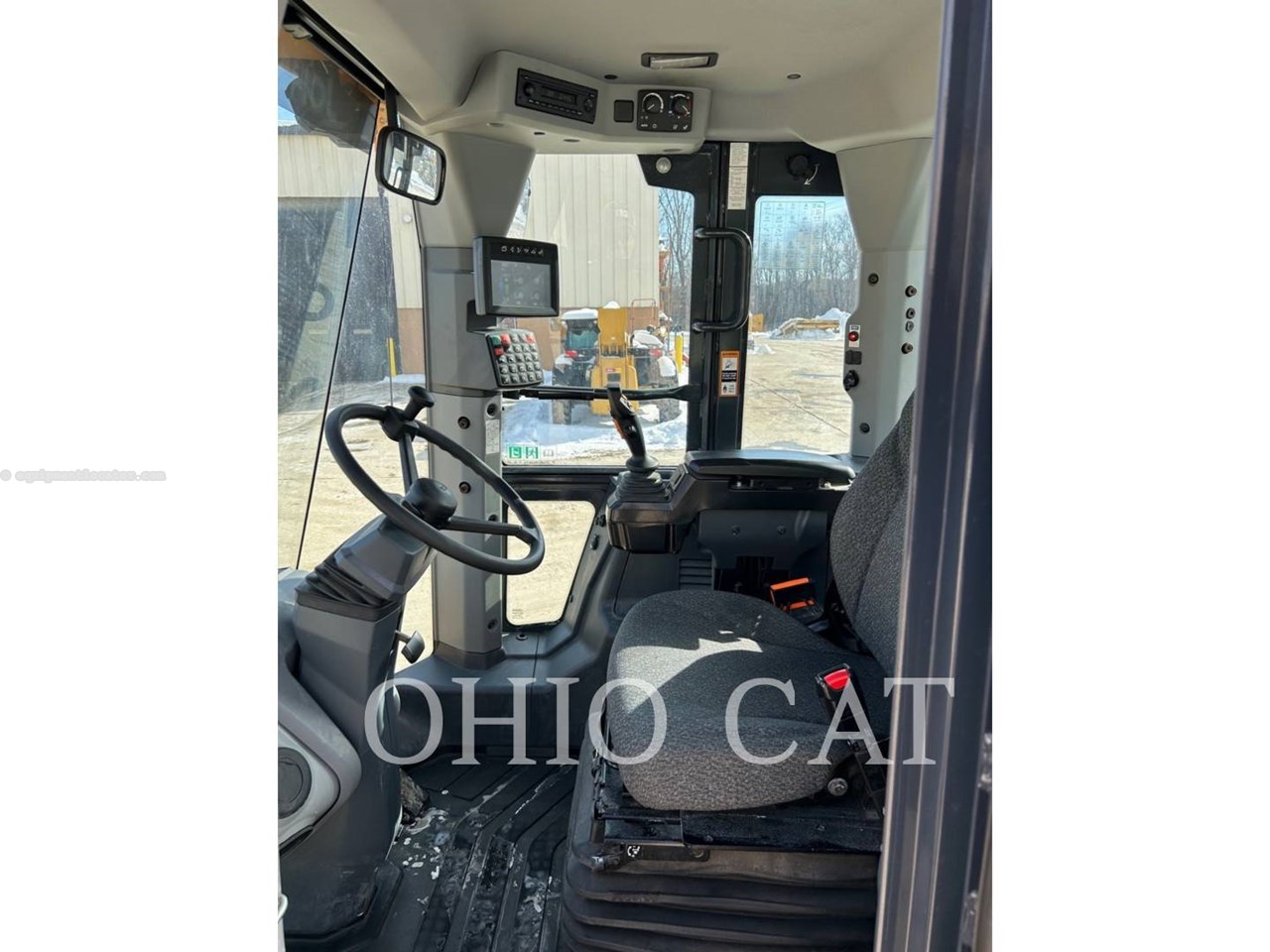 2022 John Deere 524P Image 10