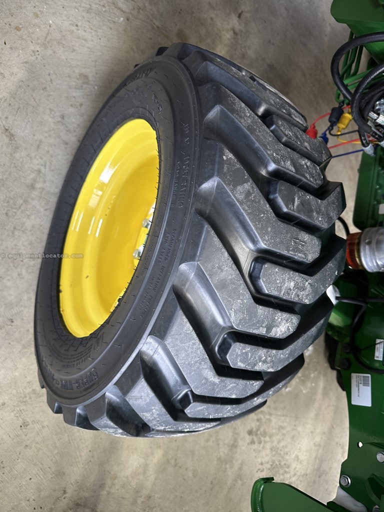 2022 John Deere 4052M Image 10