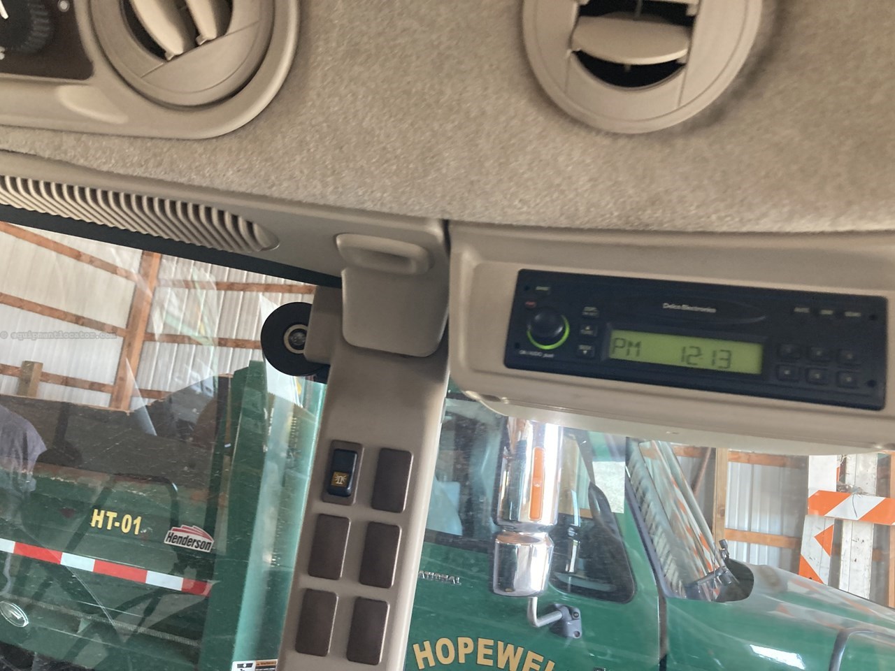 2006 John Deere 5325 Image 4