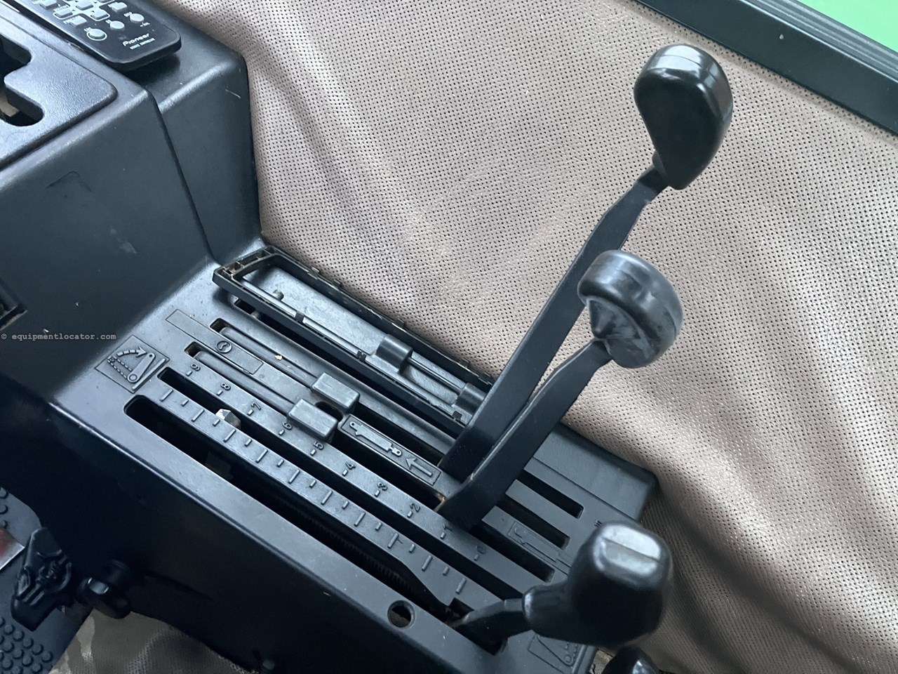 1984 John Deere 2950 Image 10