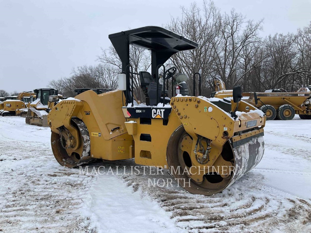 2015 Caterpillar CB54 XW Image 2