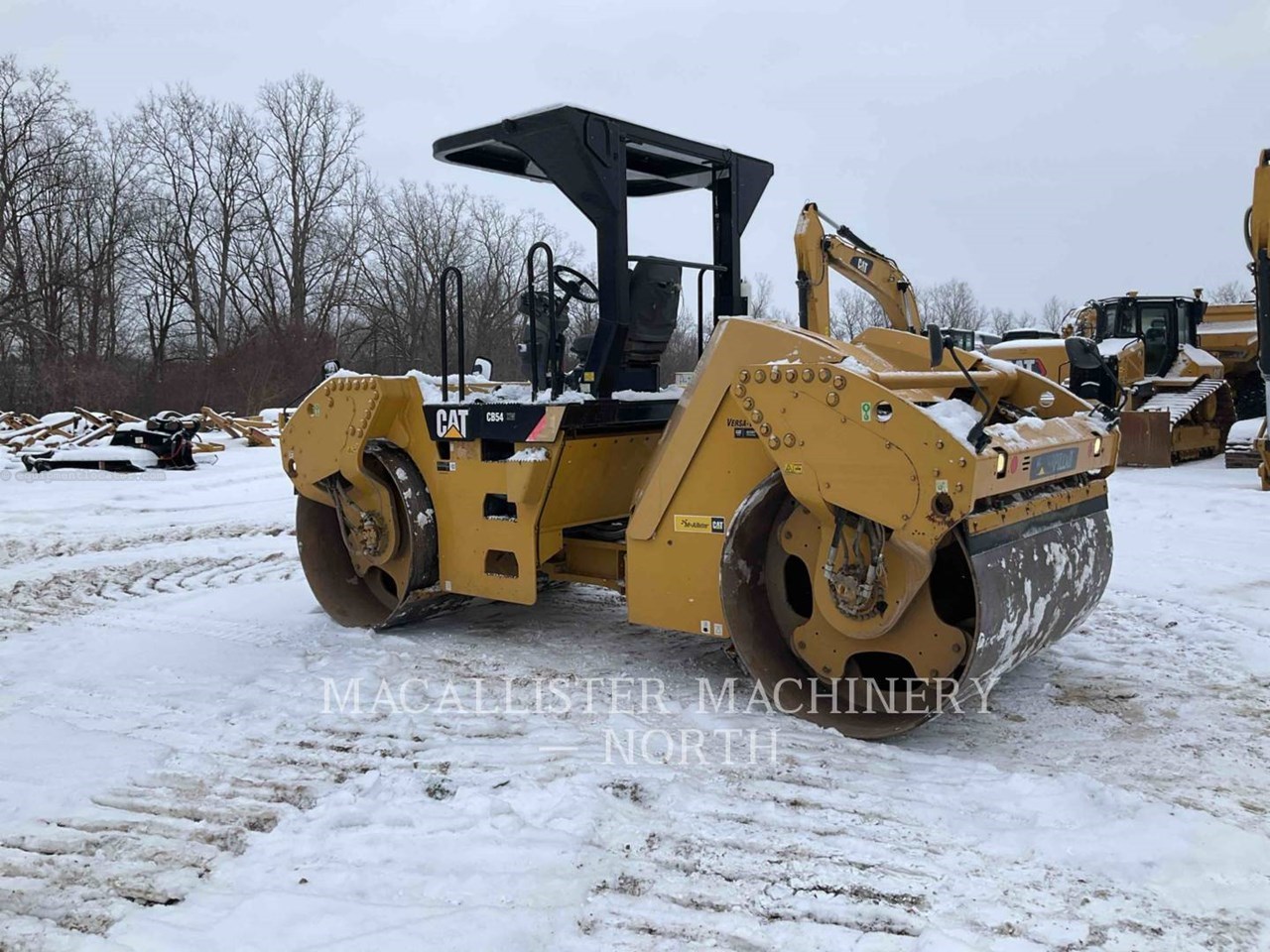 2015 Caterpillar CB54 XW Image 4