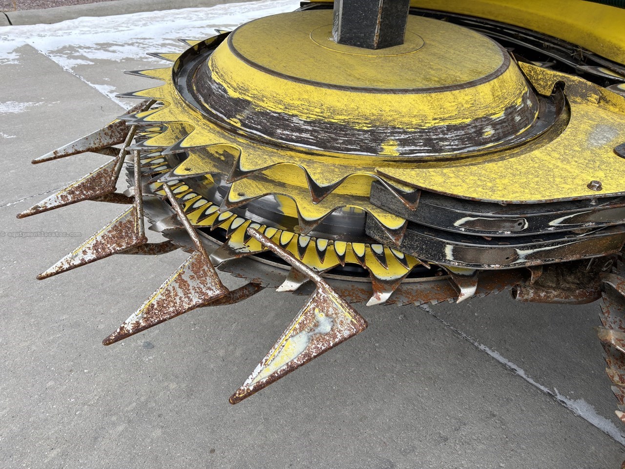 2024 John Deere 772 Image 10