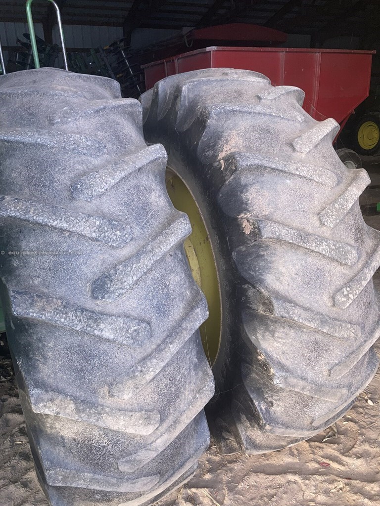 1979 John Deere 8440 Image 20